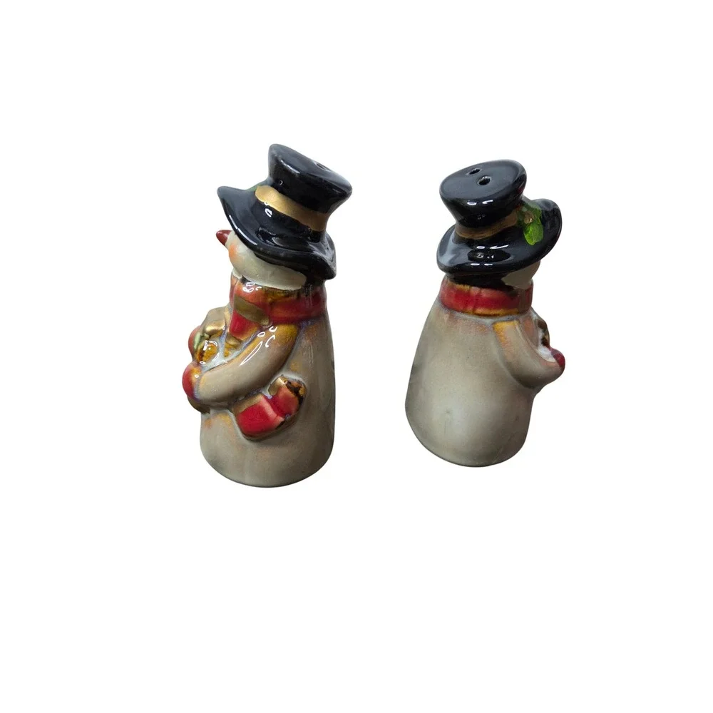 Adorable Ceramic Snowman Salt‎ and Pepper Shaker Set Holiday Christmas Decor - Picture 2 of 6